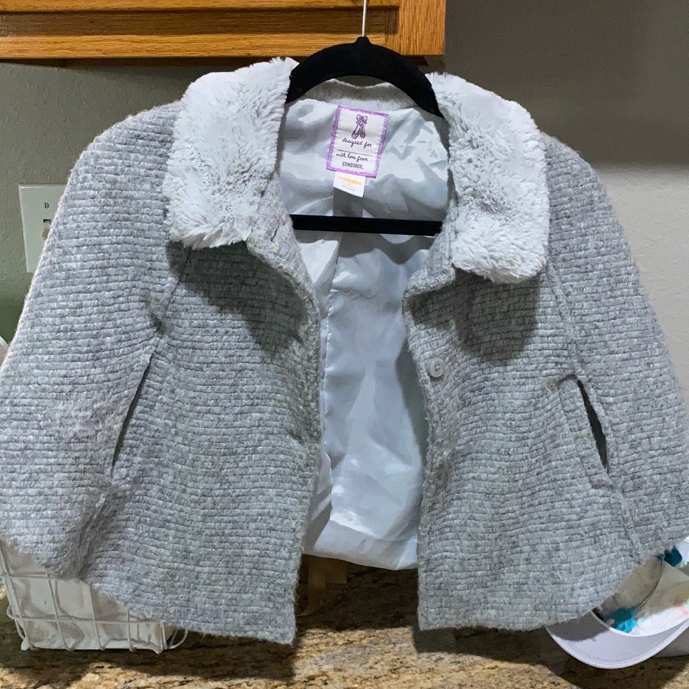 Little girls Shaw/coat/cape. Lined. Faux fur collar. Smoke and cat free home.